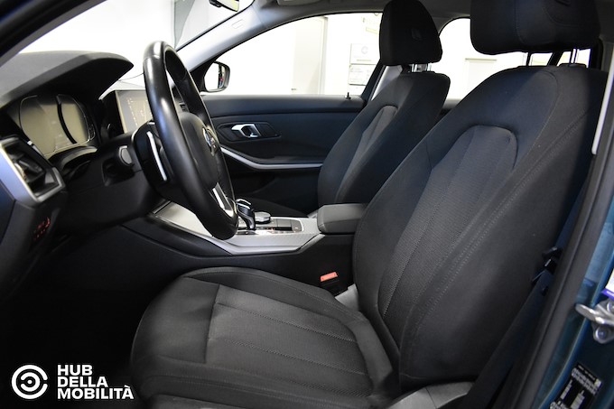 BMW 320d 48V xDrive Touring Business Advantage